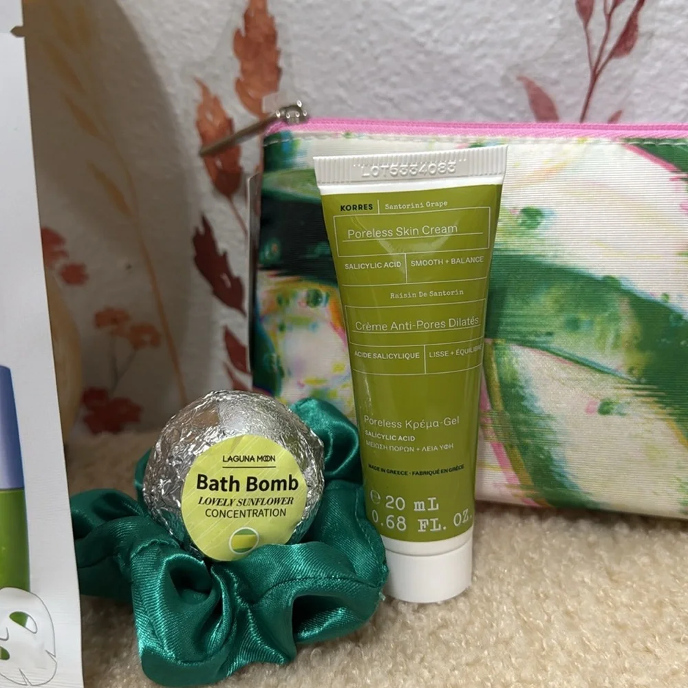 Clinique Cosmetic Bag & Green Beauty Set
